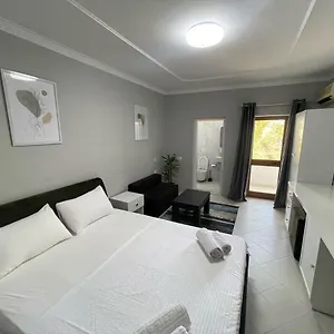  Hotel Ferrari Albania